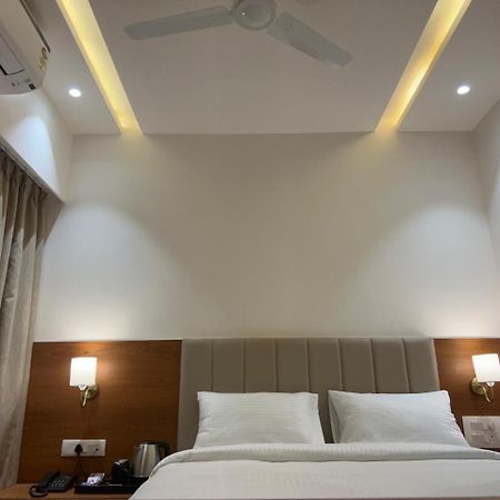 Hotel Neem Heritage Sirdi Kültér fotó